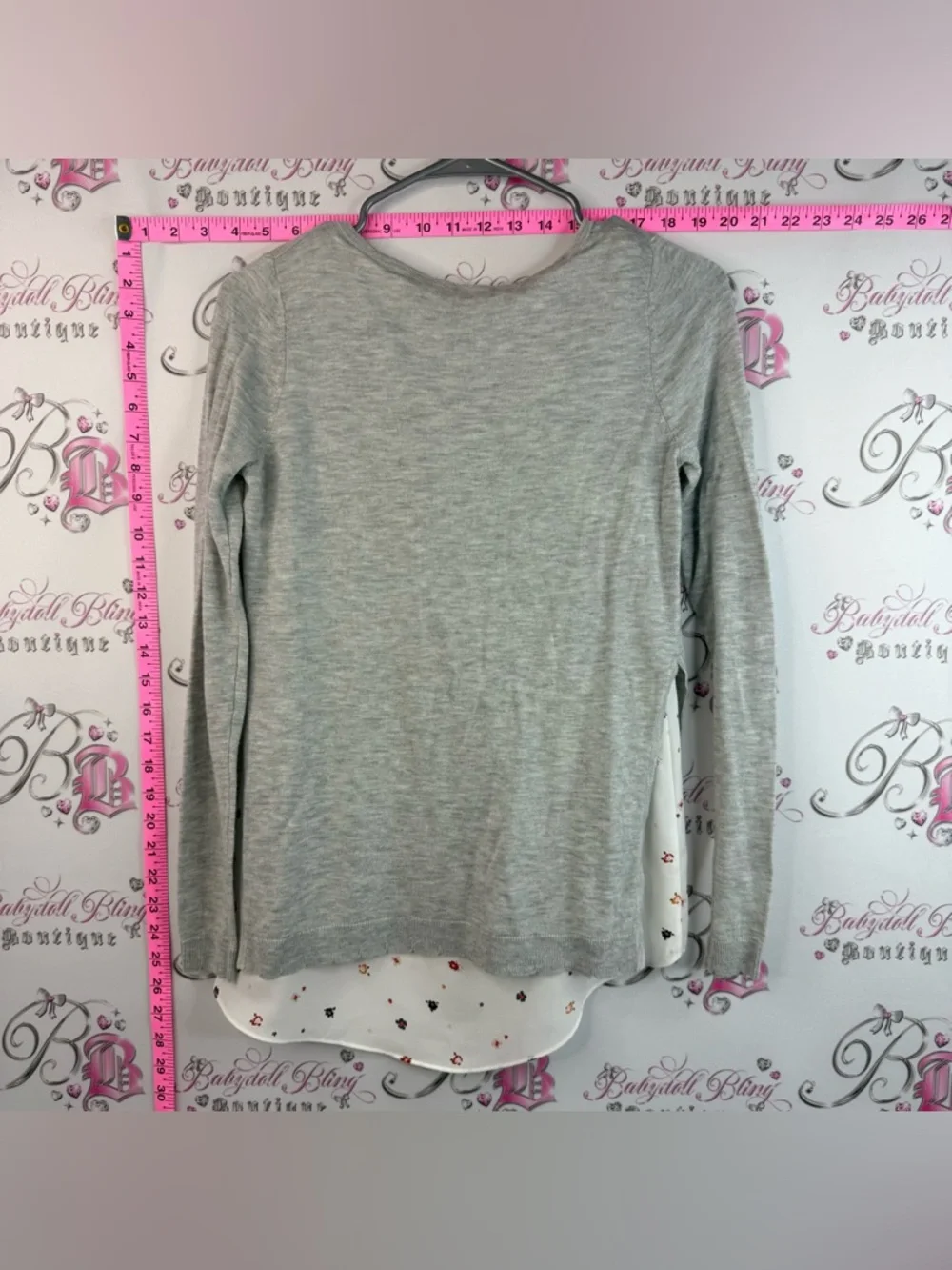 RW&CO. Long sleeve floral sweater V‑Neck Sweater Tunic with White Floral Back - Picture 2 of 10